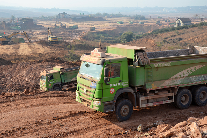 邦普十标段土石方开挖、转运、场平