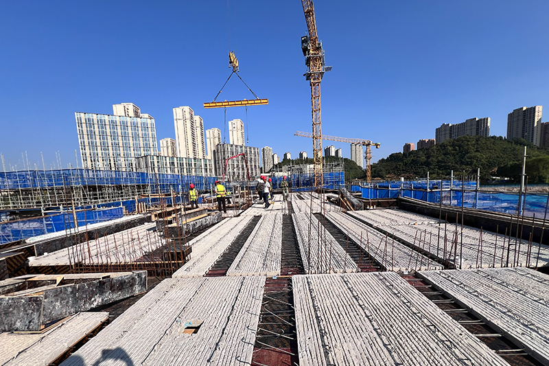 宸樾府项目叠合板吊装