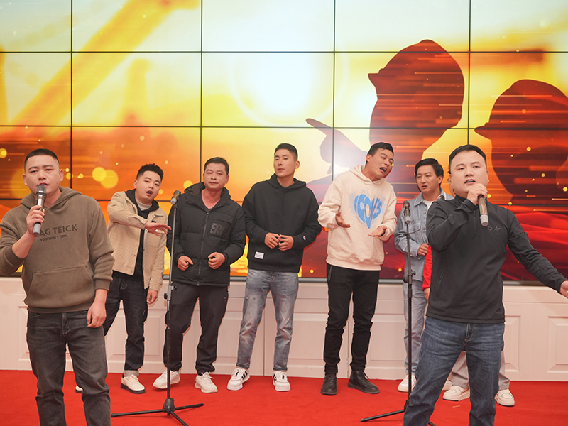 2025年1月22日  公司年会合唱《奔跑》