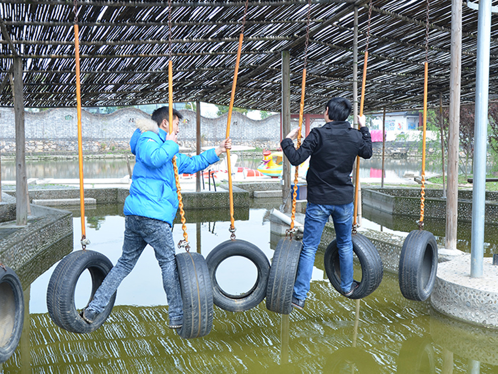 2015漳河春游轮胎吊桥