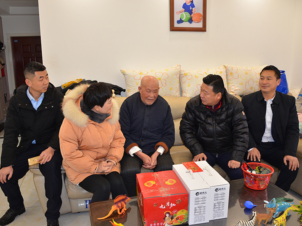 春节前夕走访慰问旭光村困难家庭