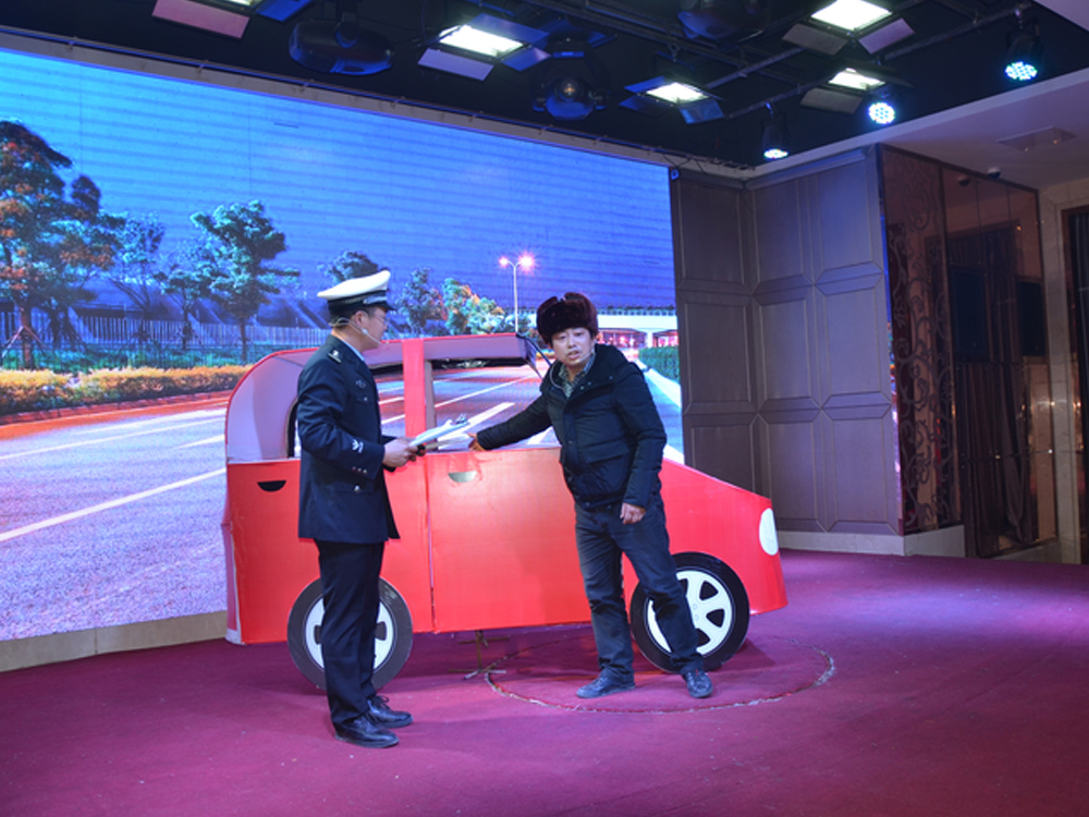 公司年会《狭路相逢》