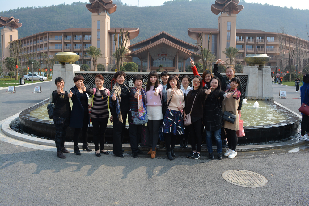 庆祝三八妇女节公司组织全体女职工到松滋泡温泉