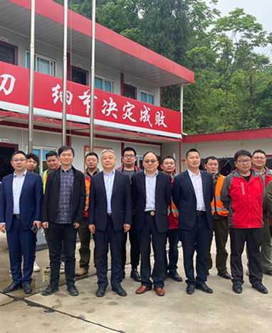 致敬劳动者 | 集团公司领导到各项目部开展五一节前慰问活动